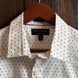 Banana Republic Men’s White Button-Down Shirt with Navy Sail Print